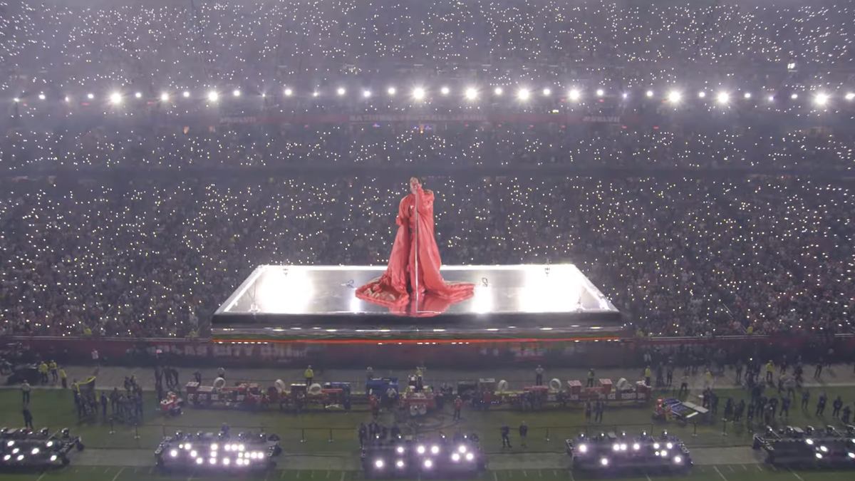 Half-to-Half: Rihanna's Halftime Show embodies her ambivalence toward her music career